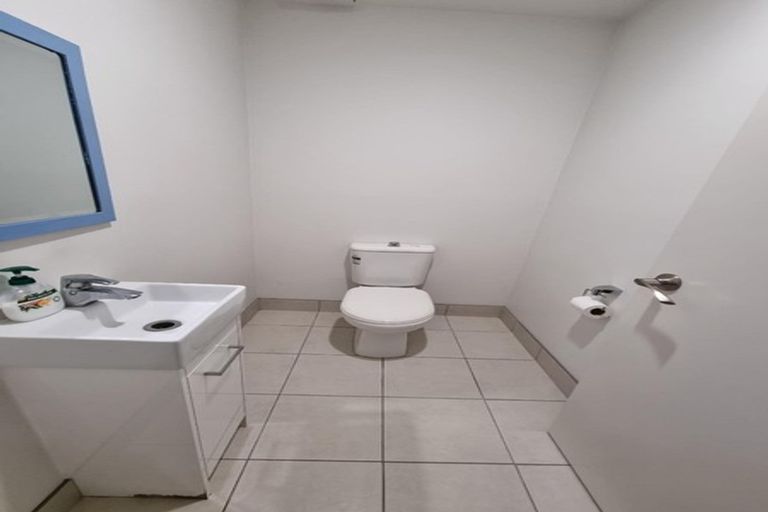 Photo of property in 96 Mcleod Road, Te Atatu South, Auckland, 0610