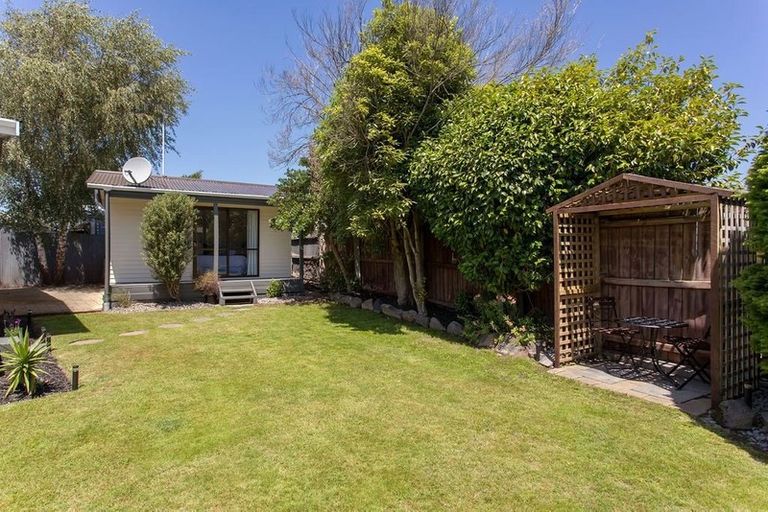 Photo of property in 21 Rosanna Place, Aranui, Christchurch, 8061