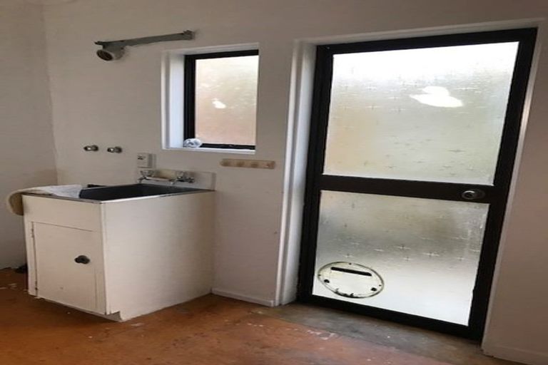 Photo of property in 2/11 Korotaha Terrace, Rothesay Bay, Auckland, 0630