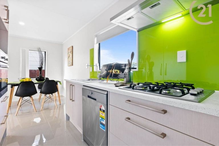 Photo of property in 100a Shifnal Drive, Randwick Park, Auckland, 2105