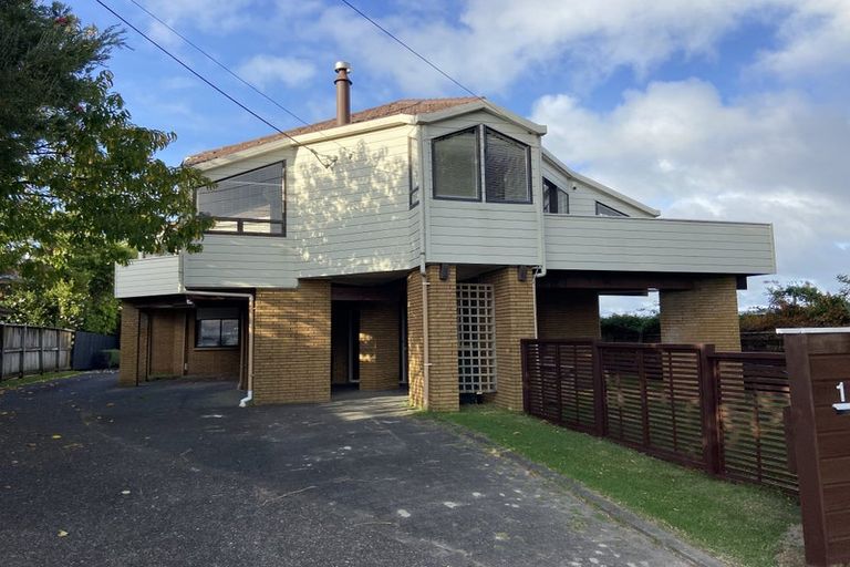Photo of property in 2/15 Montgomery Avenue, Rothesay Bay, Auckland, 0630
