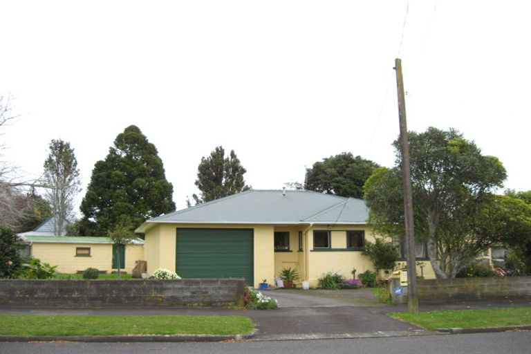 Photo of property in 24 Miro Street, Merrilands, New Plymouth, 4312
