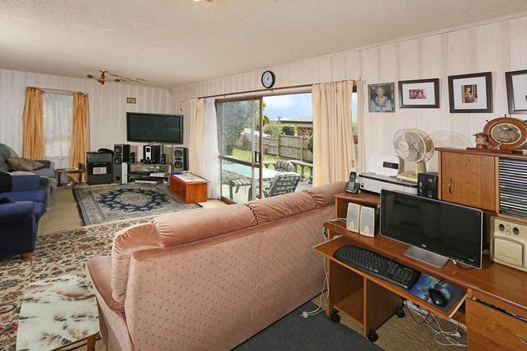 Photo of property in 5 Rathgar Road, Henderson, Auckland, 0610