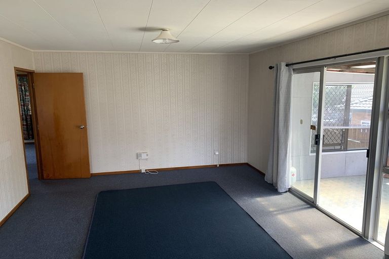 Photo of property in 22 Penfold Place, Henderson, Auckland, 0610