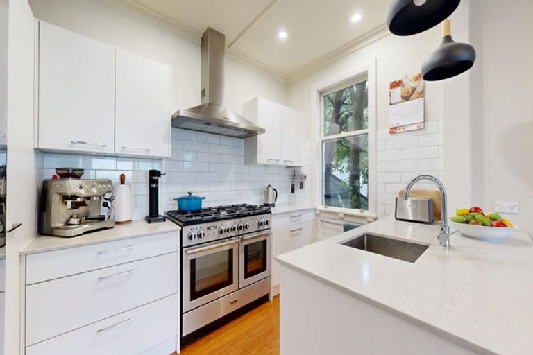 Photo of property in 55 Palliser Road, Roseneath, Wellington, 6011