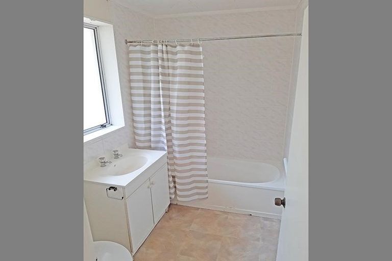 Photo of property in 42 Mildmay Road, Henderson, Auckland, 0610