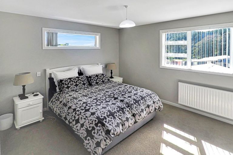 Photo of property in 47a Banks Boulevard, Whitby, Porirua, 5024
