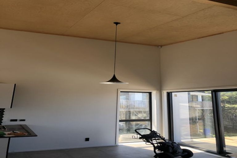 Photo of property in 23 Welland Place, Island Bay, Wellington, 6023