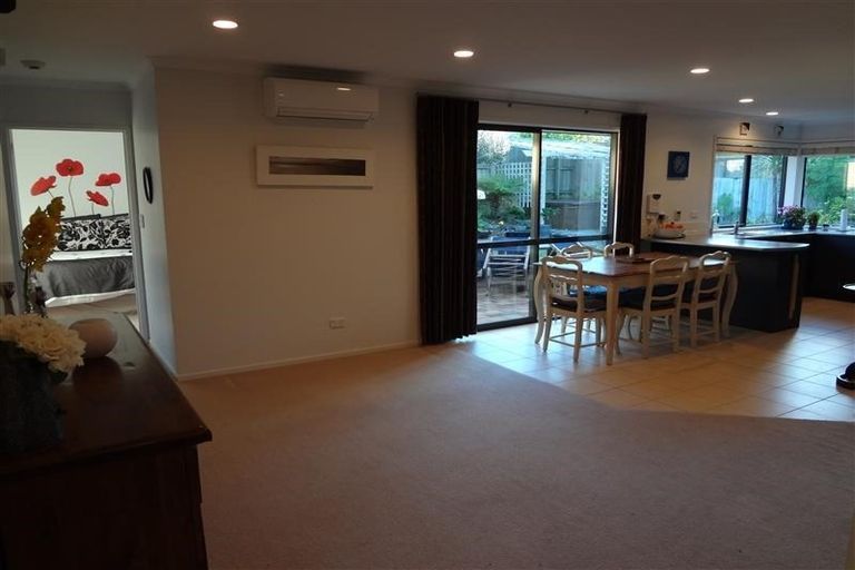 Photo of property in 6 George Deane Place, Greenhithe, Auckland, 0632