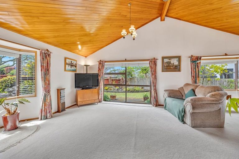 Photo of property in 22 Glucina Avenue, West Harbour, Auckland, 0618