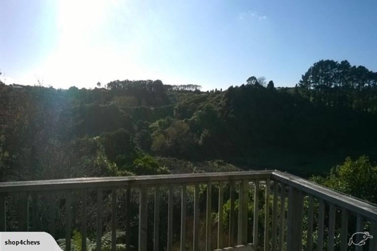 Photo of property in 13 Lindaver Grove, Merrilands, New Plymouth, 4312