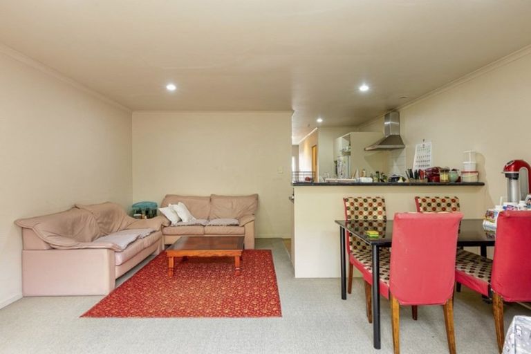 Photo of property in 3/17 Harbour View Road, Te Atatu Peninsula, Auckland, 0610