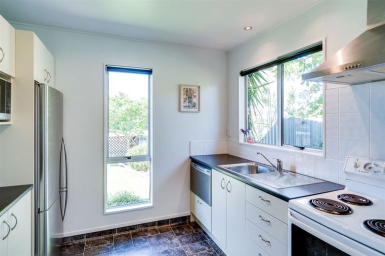 Photo of property in 28 Tait Drive, Greenmeadows, Napier, 4112