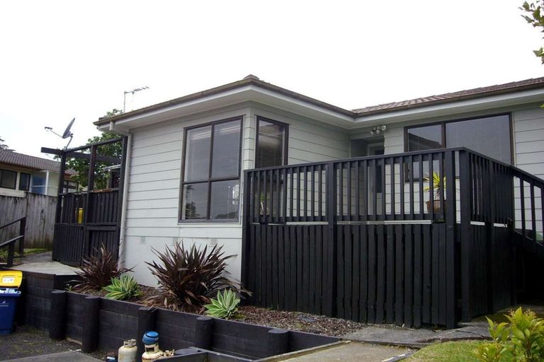 Photo of property in 8 Hillman Place, Ranui, Auckland, 0612
