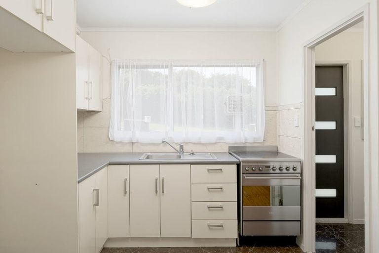 Photo of property in 5/106 West Coast Road, Glen Eden, Auckland, 0602