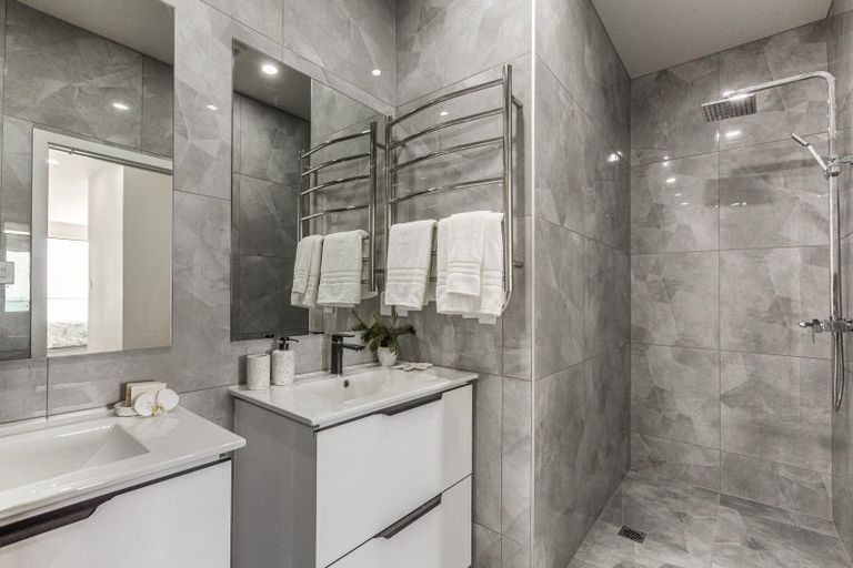 Photo of property in 8b Crispe Road, Clarks Beach, 2122