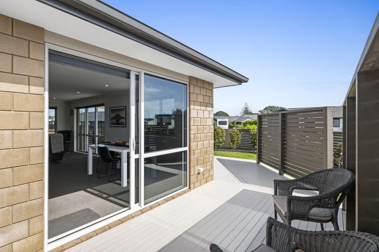 Photo of property in 2 Wentworth Lane, Waiwhakaiho, New Plymouth, 4312