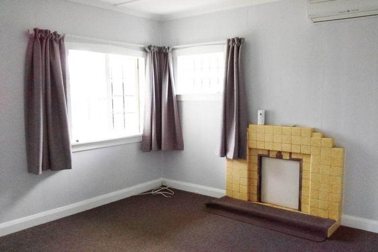 Photo of property in 3 Shortland Street, Lower Vogeltown, New Plymouth, 4310