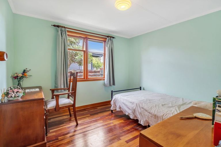 Photo of property in 9 Mokau Place, Terrace End, Palmerston North, 4410