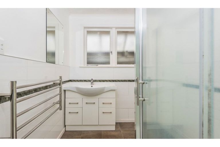 Photo of property in 13 Kamaka Road, Mangere Bridge, Auckland, 2022