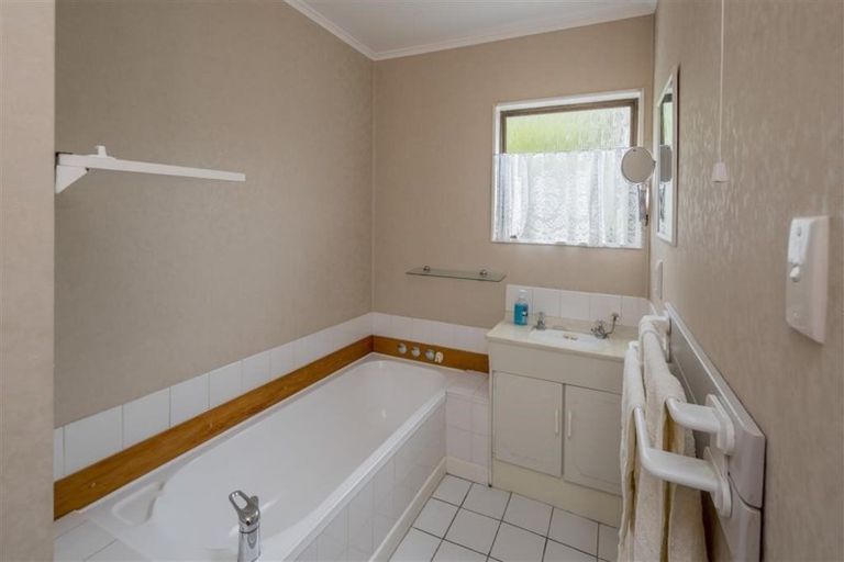 Photo of property in 80b Elizabeth Street, Waikanae, 5036