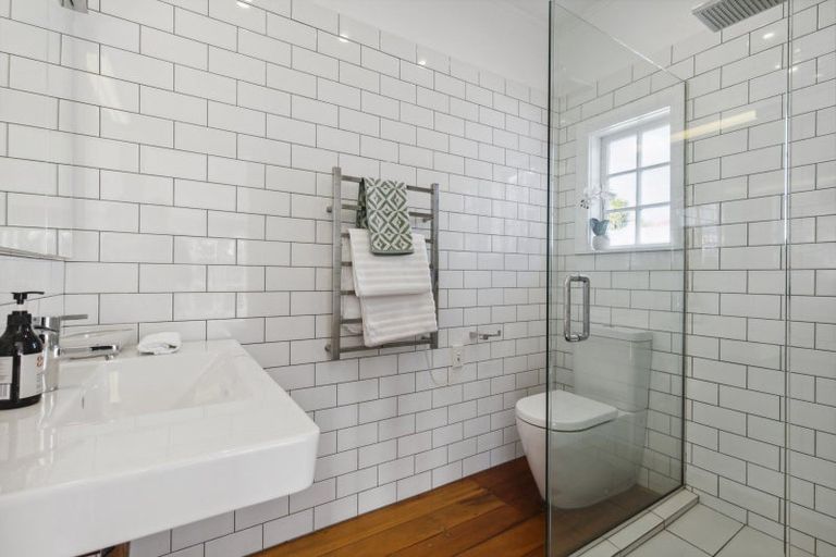 Photo of property in 39 Fairview Crescent, Kelburn, Wellington, 6012