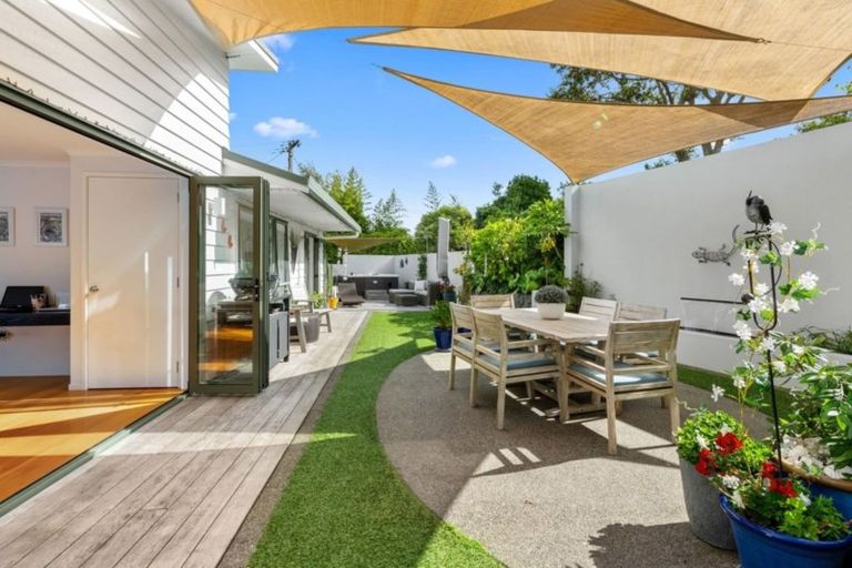 Photo of property in 956 Beach Road, Torbay, Auckland, 0630