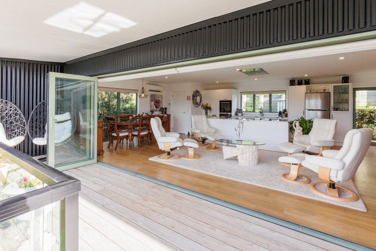 Photo of property in 121 Cashmere Drive, Fitzherbert, Palmerston North, 4410