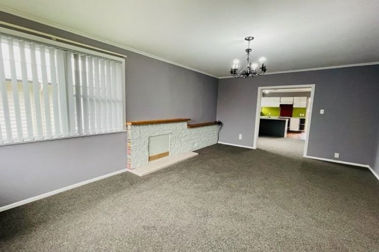 Photo of property in 106 Cobham Crescent, Kelston, Auckland, 0602