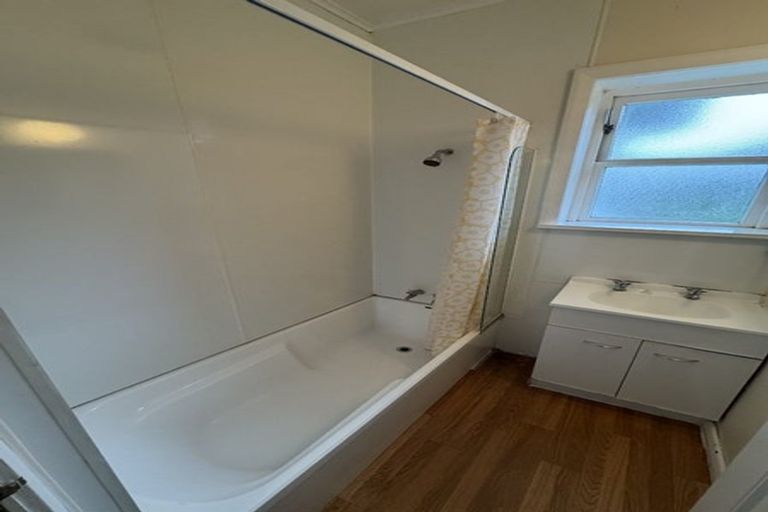 Photo of property in 40 Sunshine Avenue, Karori, Wellington, 6012