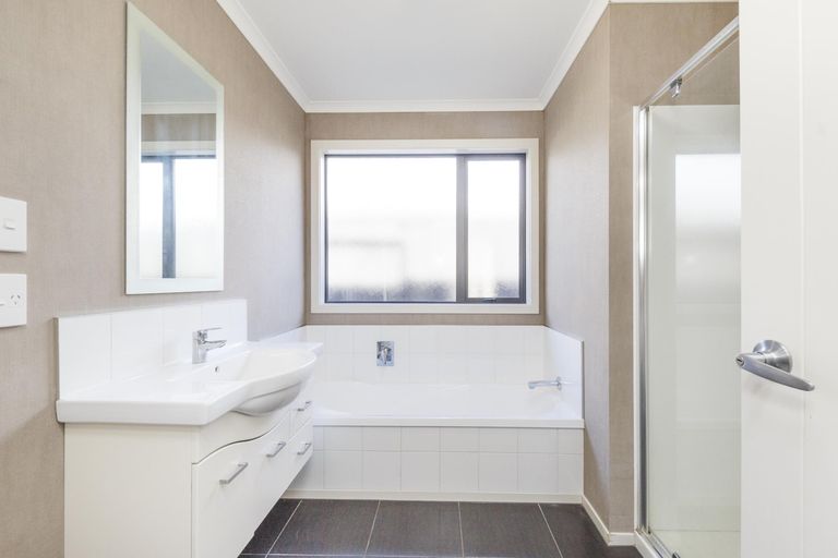 Photo of property in 5 Angelina Way, Kelvin Grove, Palmerston North, 4414