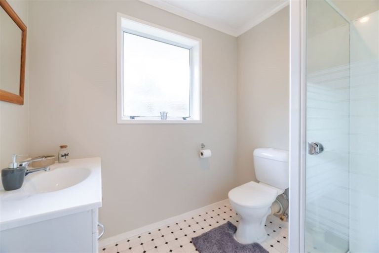 Photo of property in 1/23 Margaret Place, Milford, Auckland, 0620