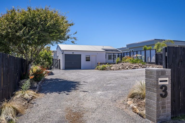 Photo of property in 3 Eatwell Avenue, Paraparaumu Beach, Paraparaumu, 5032