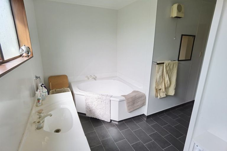 Photo of property in 5 Howitt Place, Hokitika, 7810