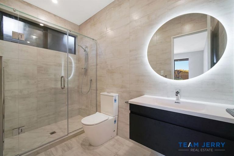 Photo of property in 20 Kuaha Road, Massey, Auckland, 0614