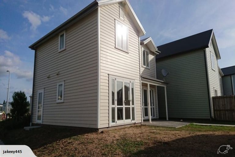 Photo of property in 2 Saddleback Crescent, Papakura, 2110