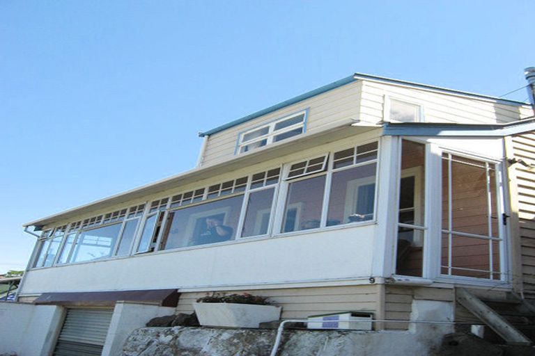 Photo of property in 9 Hawkhurst Road, Lyttelton, 8082