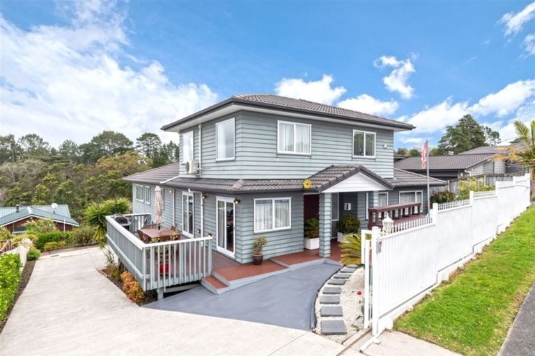 Photo of property in 92 Lake Panorama Drive, Henderson Valley, Auckland, 0612