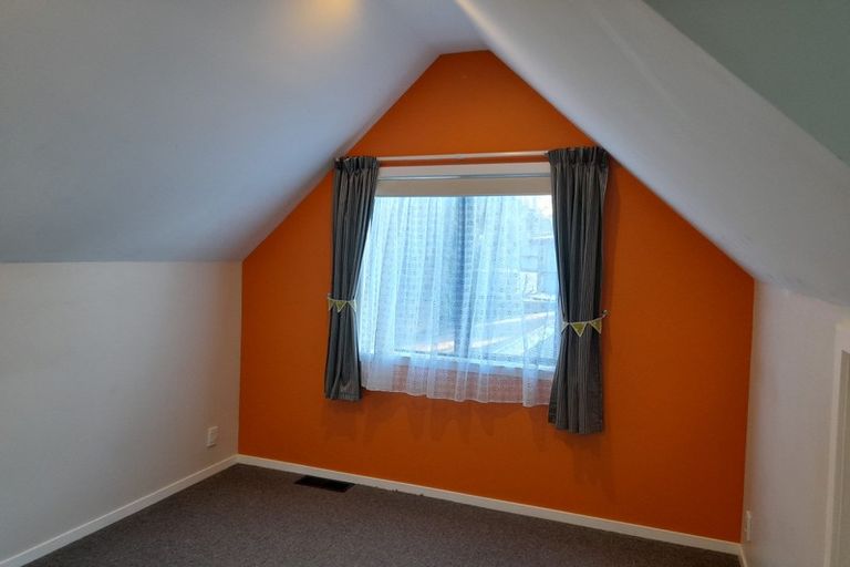 Photo of property in 62 Colchester Crescent, Newlands, Wellington, 6037