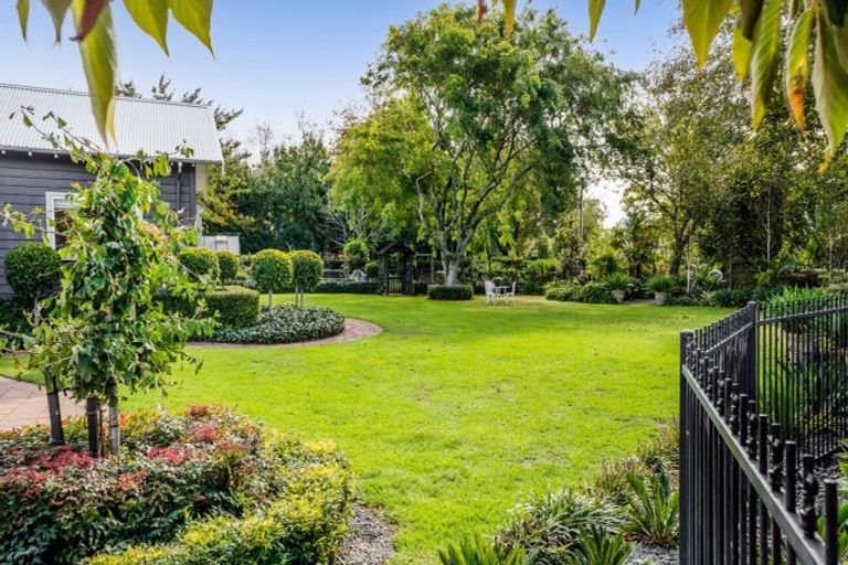 Photo of property in 500 Richmond Road, Lepperton, New Plymouth, 4373