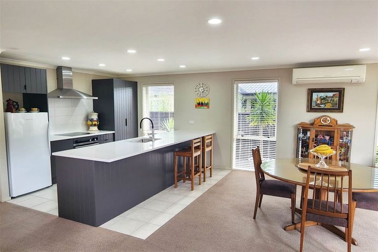 Photo of property in 1 Flavell Drive, Orewa, 0931