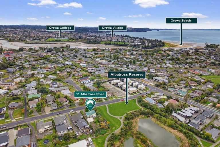 Photo of property in 11 Albatross Road, Red Beach, 0932