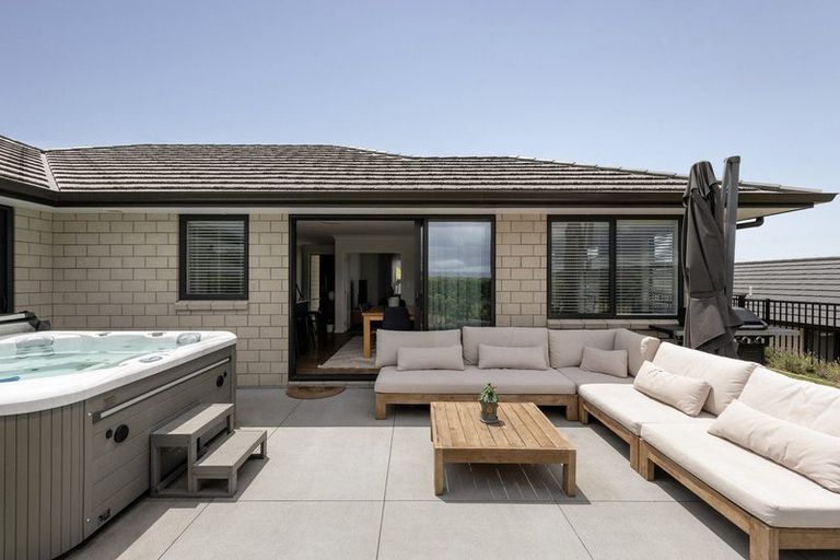 Photo of property in 8 Oyster Place, Omokoroa, 3114