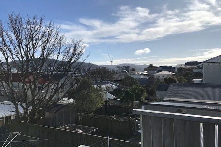 Photo of property in 132 Brougham Street, Mount Victoria, Wellington, 6011