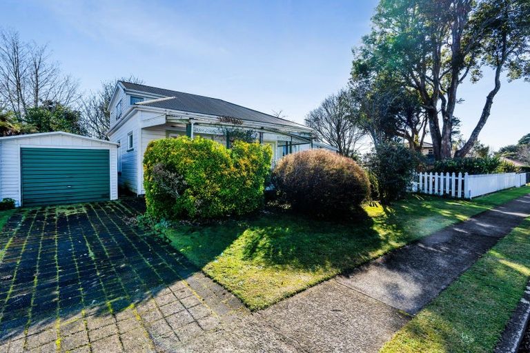 Photo of property in 10 Miro Street, Inglewood, 4330