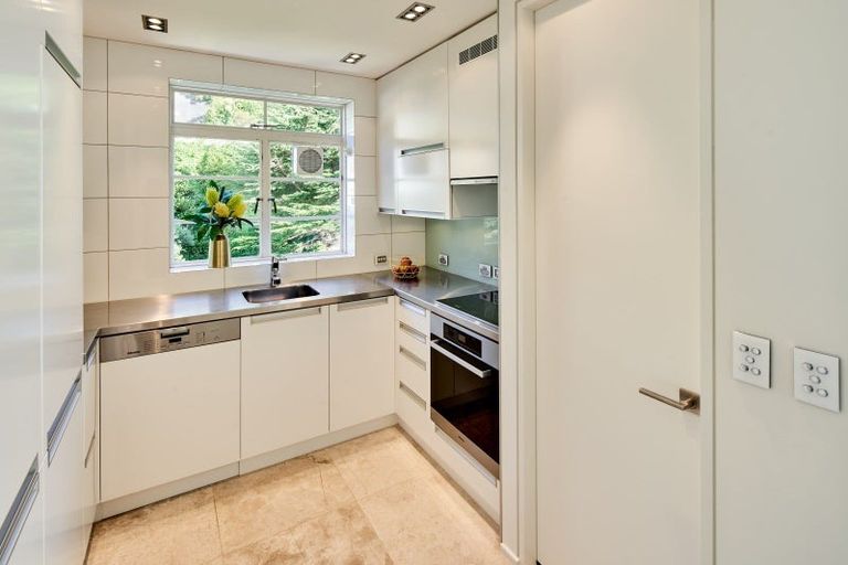 Photo of property in Wharenui Apartments, 274 Oriental Parade, Oriental Bay, Wellington, 6011