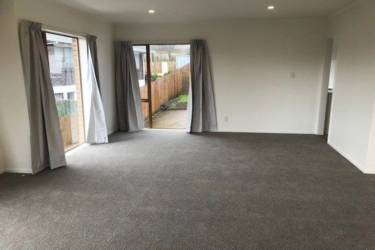 Photo of property in 12a Prince Regent Drive, Half Moon Bay, Auckland, 2012