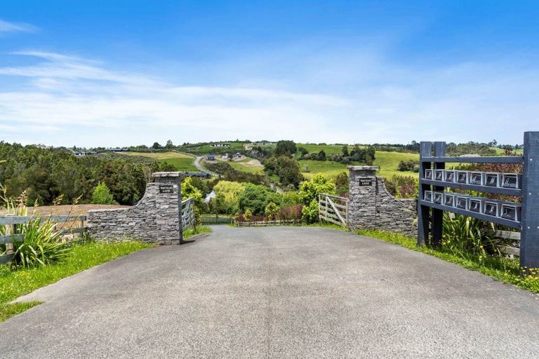 Photo of property in 16 Waymau Lane, Coatesville, 0792