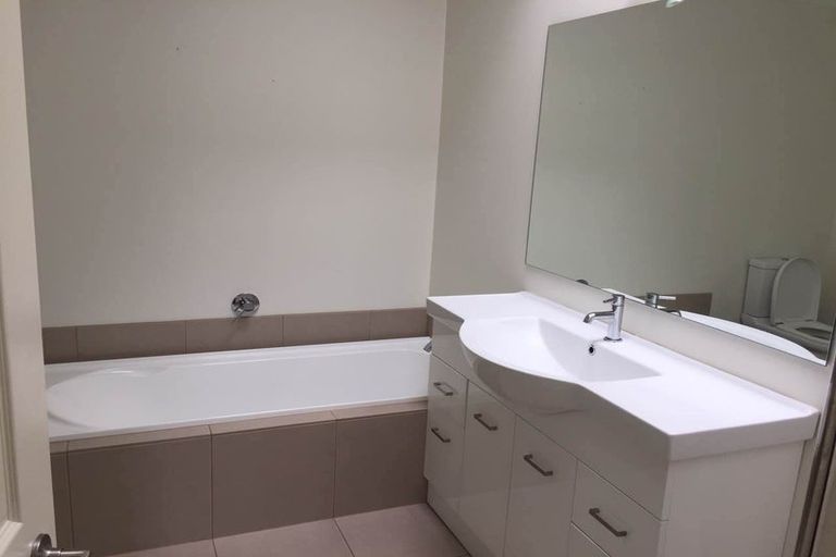 Photo of property in 12 Stanford Street, Albany, Auckland, 0632