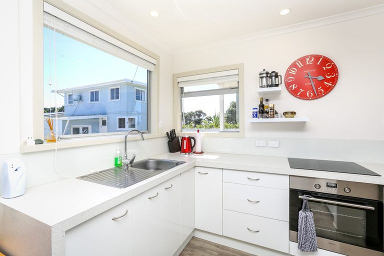 Photo of property in 90 Seventh Avenue, Urenui, 4377